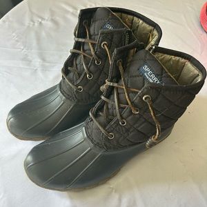 barely worn, cool design inside